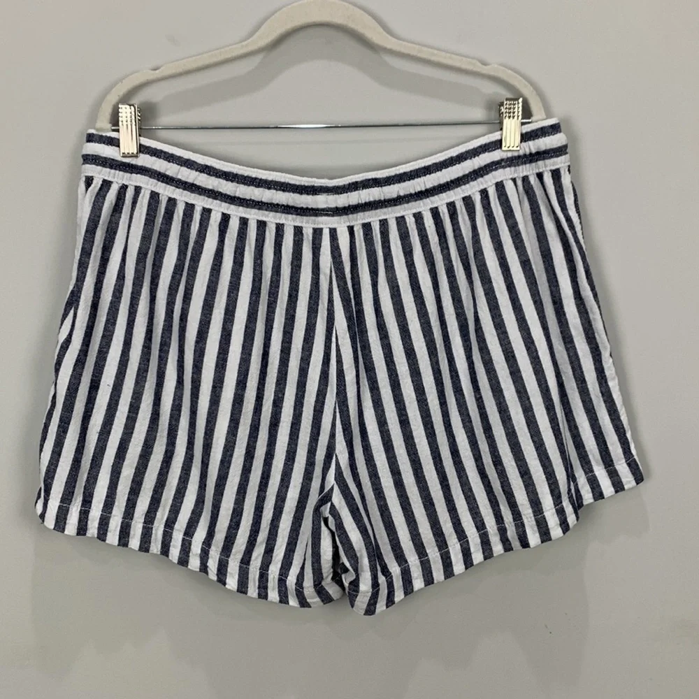 NWT- St. John's Bay Womens Linen Blend Mid Rise Soft Short Navy Stripe - Picture 8 of 11